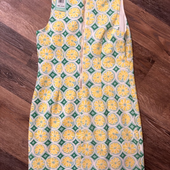 Sail to Sable lemon shift dress. Size Med, never worn. Very light zipper back. - Picture 2 of 6